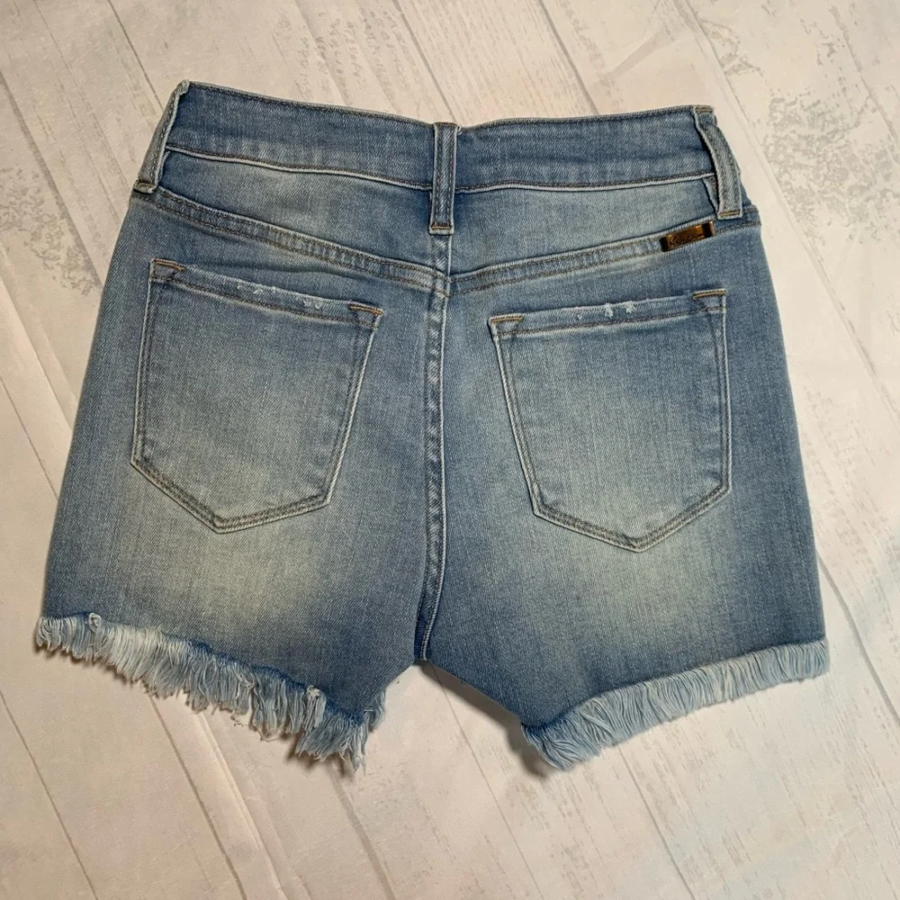 NWT KanCan High rise side panel short. Size 3/25.